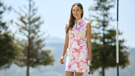 A women in Acegolfs' botanical Energy-dress